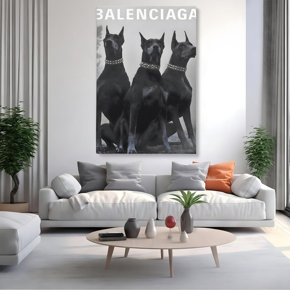 Tablou canvas cu tablou canvas cu trei dobermani, fara rama, pe sasiu de lemn, pe perete intr-un living